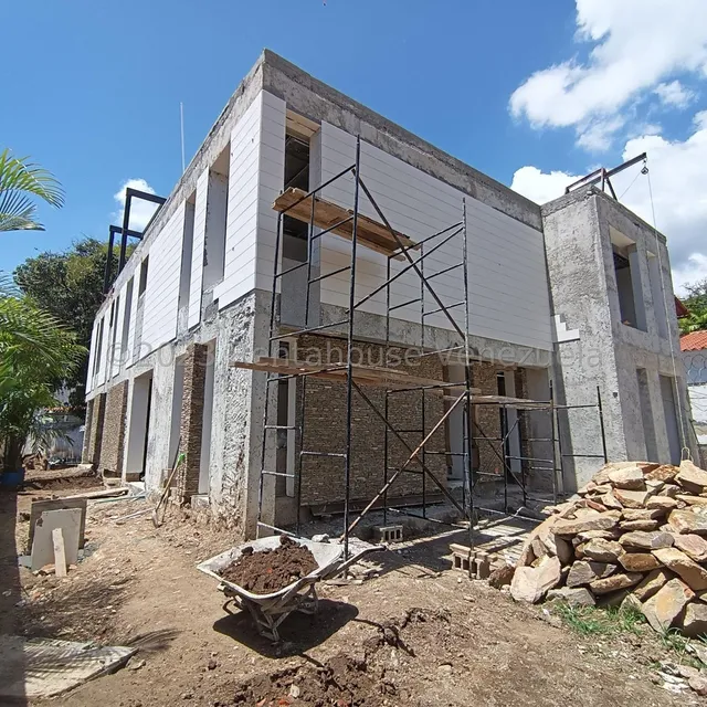 Ms: 25-18736 Vendemos Casa Nueva En Construcción En Altamira. A=530m2, 4h, 7b, 6p.