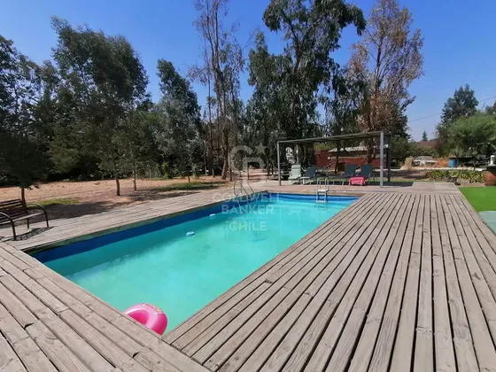 Gran Casa Familiar Con Juegos Y Jardín En Chicureo