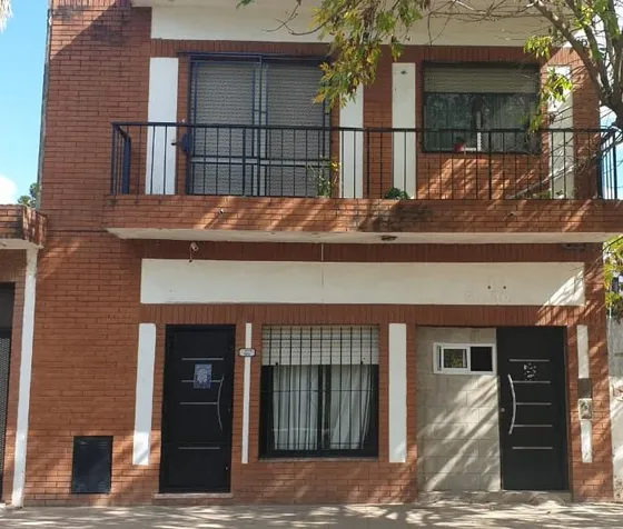 Casa En Venta Apto Credito En 2 Plantas En Escobar De 5 Ambientes Con Piscina  Patio Y Local .