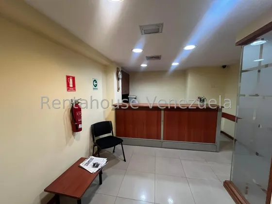Amplio Apartamento Convertido En Oficina Comercial, Altamira Sur. #25-13670
