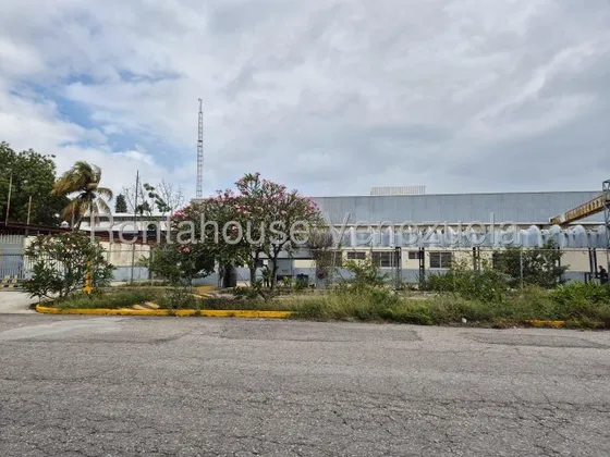 Galpón Industrial En Alquiler En Barquisimeto Zona Industrial I Posee Mas De 8000m2 Cuenta Con Planta Eléctrica Cod 25  13372 Soy Gabi Irastorza Comunícate                                             