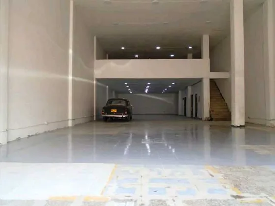 Bodega En Venta Ubicada En La Avenida Oriental En Medellin.