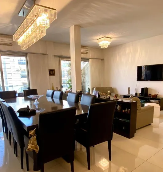Departamento En Venta - 4 Dormitorios 4 Baños - 230mts2 - Flores