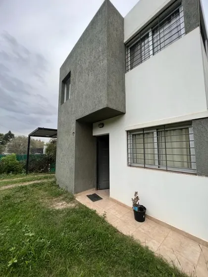 Villa Allende. Dúplex En Venta De 2 Dormitorios C/ Cochera 
