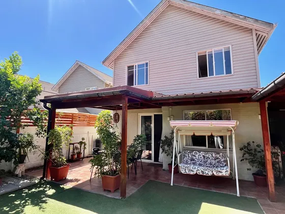 Casa Con Gran Quincho En Condominio De Buin