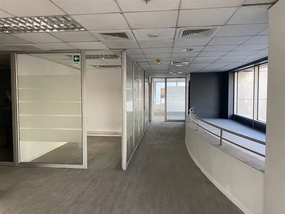 Excelente Local Comercial En Arriendo En Las Condes