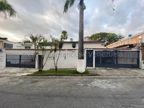 Venta Casa Quinta Amplia 4hab Family Room Jardinera Anexo Independiente 3hab 6puestos Ubicada En El Cafetal 274821