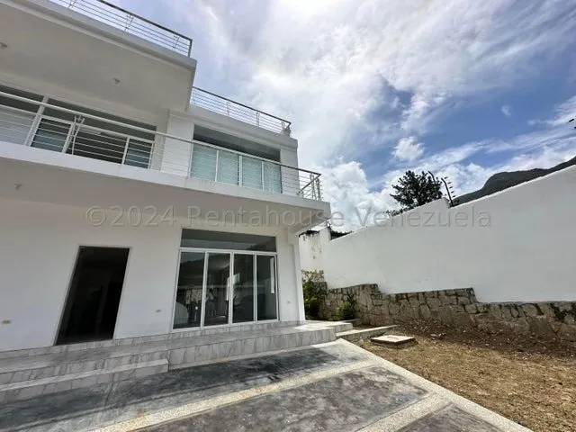 Casa Remodelada En Venta Moderna Urb El Castaño Maracay Negociable Kg:24-28495
