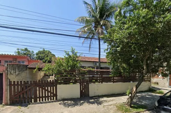 Casa Ampla Projetada Por Arquiteto À Venda Em Santa Cruz-rj.
