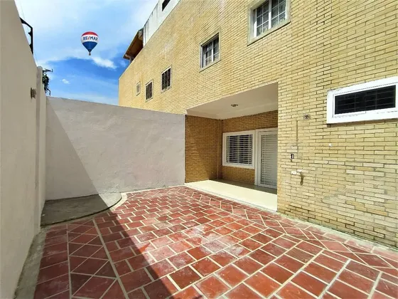 Apartamento Conjunto Resd. Keops, Cerca De Playa Guacuco, Isla De Margarita