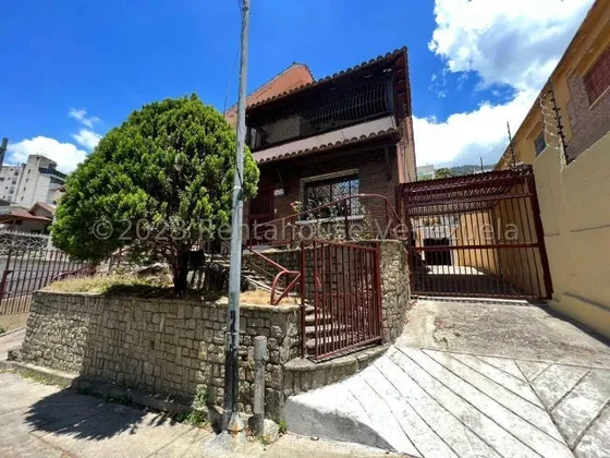 Estupenda Planta Alta Con Terraza,  Mls 25-19399, Isabel Salon