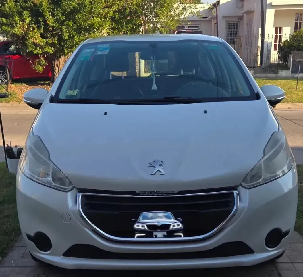 Peugeot 208 Excellent Condition - Service Up to Date