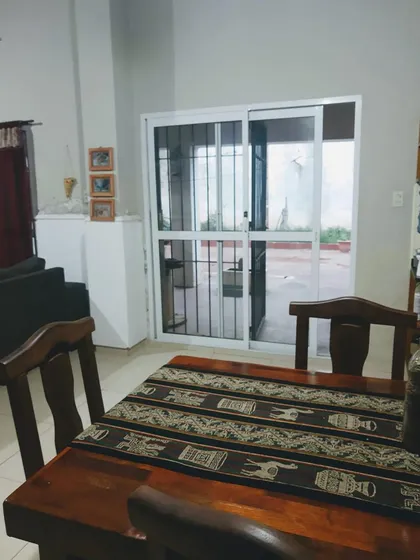 Casa Céntrica En  Esperanza    Local Comercial Y Garage