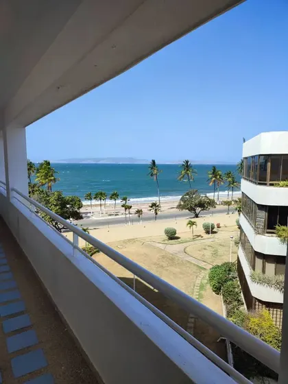 Alquilo Apto Con Vista A La Playa De 2 Habitaciones, Lecheria