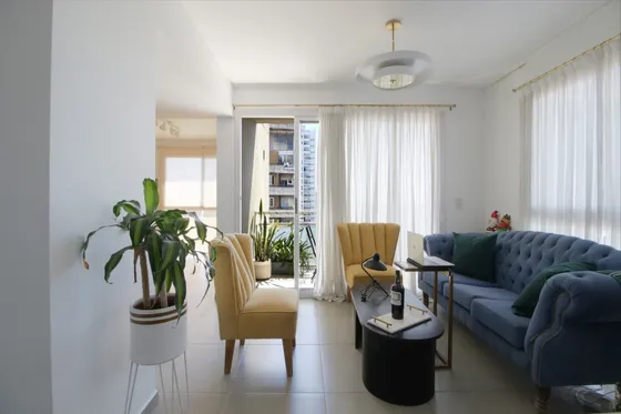Departamento De 3 Ambientes Semipiso Al Frente Con Cochera Y Baulera En Las Lomitas