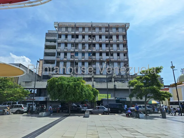 Oficinas En Venta En Centro Royal Maracay 25-9811 Irrr 
