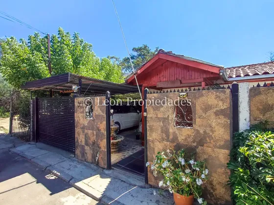 Se Vende Hermosa Casa Mas 2 Departamentos Y Una Piscina.
