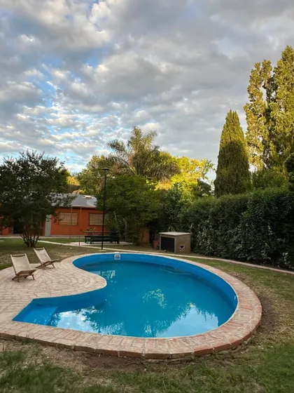 Casa En Venta Parque Leloir Con Pileta Apto Credito