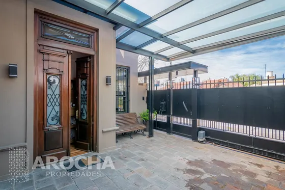 Casa En  Quilmes Centro Con Garage Y Pileta