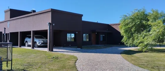 Casa En Venta - 5 Dormitorios 2 Baños - Cochera - 2.000mts2 - Luján