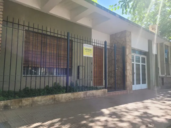 Casa En Venta De 3 Dormitorios C/ Cochera En 5.ª Sección Residencial Sur