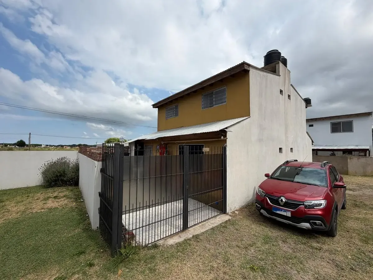 Mid-Section Duplex for Sale in Mar del Tuyú with Bedroom on Ground Floor