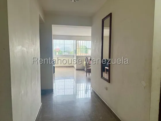 Apartamento En Alquiler Barquisimeto  Zona Del Obelisco Codigo 2  5  4  3  0 4 2 Mildred Oportunidad De Vivir En Un Bello, Como Y Amplio Muy Fresco, Conservado Cocina Equipada Posee Tanque Con Su Bomb