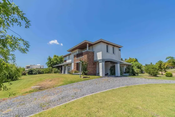 Casa En Venta De 4 Dorm + Serv Vista Al Lago Barrio Privado Colinas De Carrasco