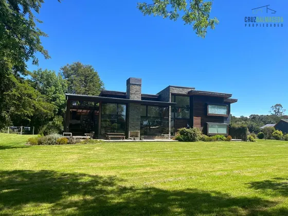 Casa En Venta De 4 Dorm. En Puerto Varas
