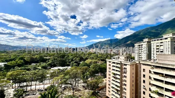 Apartamento En Alquiler En La Carlota Yc 25-16059