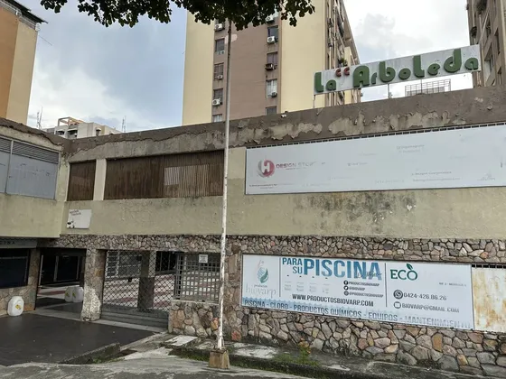 Jul1. Oficina Alquiler. En El C.c La Arboleda, A Pocos Metros Del Cne.