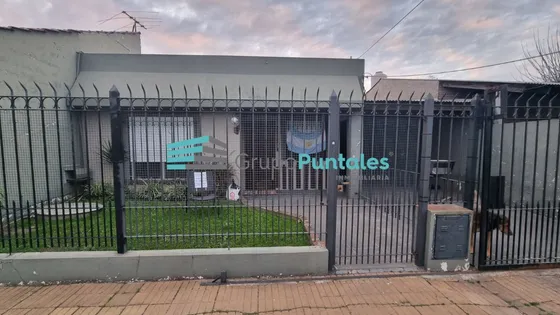 Casa A La Venta Con 3 Dormitorios En Temperley Con Escritura