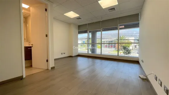 Oficina Arriendo Con Estacionamiento Acceso Costanera Norte