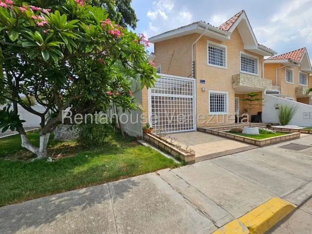 Impecable Casa Duplex En Venta Urb Los Andes - La Victoria Gjg 25-21415