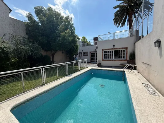 Venta Casa Chalet Parque Pileta Banfield Apto Crédito 