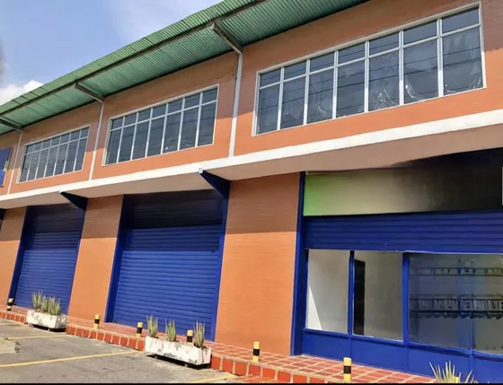 Venta Galpón De Amplio Industrial Ubicado En La Carr
