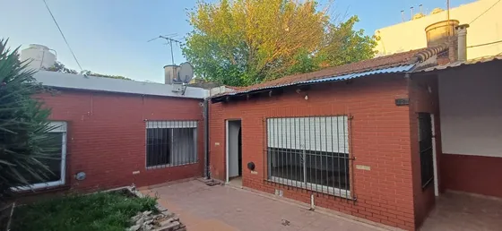 Casa Con Jardín Y Parrilla En Alquiler!