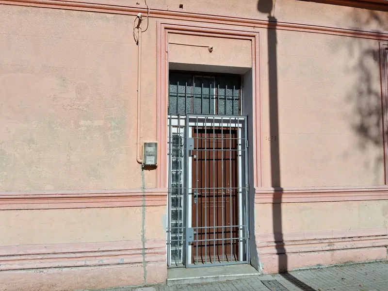 Casa Cómoda Amplia Y Soleada, Con Ubicación Norte, En Una Zona De Influencia Con Muchos Servicios Bancos, Supermercado, Etc , Locomoción Para Todo Montevideo. No Dudes En Consultar