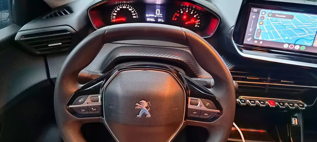 Peugeot 208 2023 1.0 Like Flex 5p — foto 5