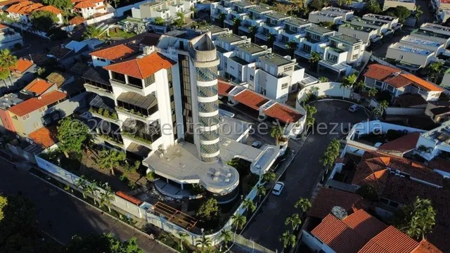 Apartamento En Venta El Tejar Ubicado En Barquisimeto, Codigo 2 5 1 6 0 2 4, Mildred,bienvenido A Su Nuevo Hogar En El Corazon Del Pedregal. Este Lujoso Apartamento Redefine El Concepto De Confort 
