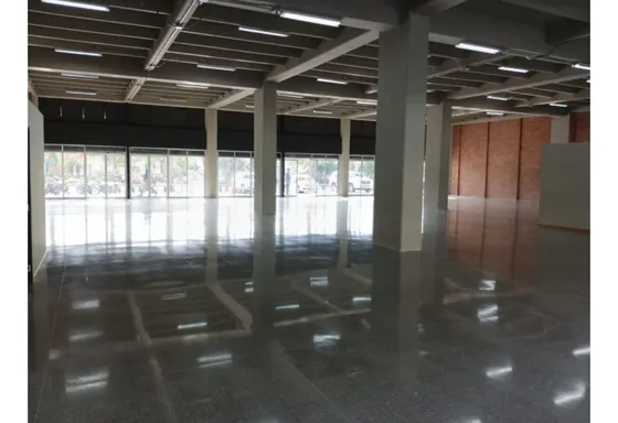Arriendo Local En El Centro Empresarial Olaya Herrera, Medellín
