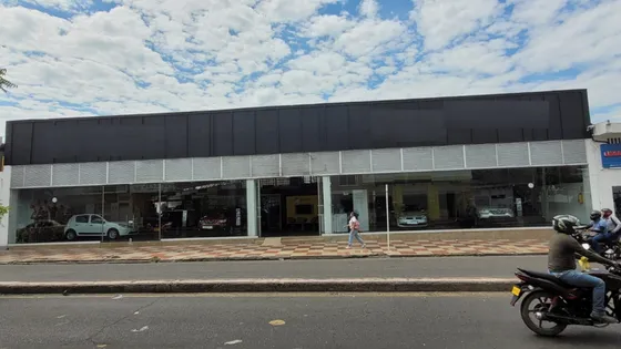 Local Comercial Vitrina Y Bodega 