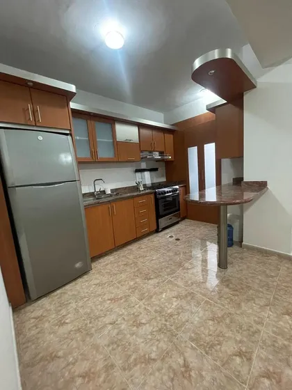 Apartamento En Alquiler Urb. La Trigaleña, Res Venecia. Amoblado. Mr