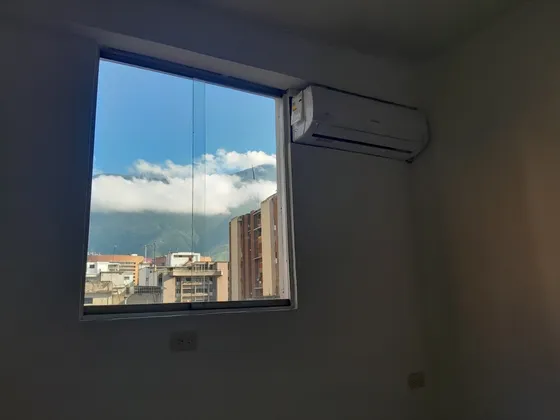 Alquilo Cubículo Chacao 11 M2 O 8 M2 