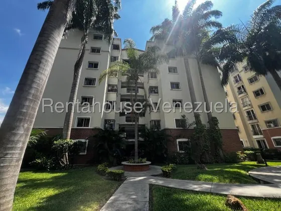 Erika Armeya Alquila, Apartamento Amoblado En La Urbanizacion Metropolitano Javier De Bqruisimeto. Flex: 25-15061