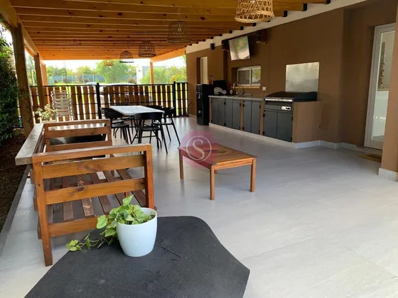 Casa En Venta De 5 Amb,  Barrio Casas Del Este, Pilar (con Financiacion)