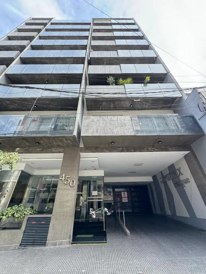 Amplias Cocheras Apta Camioneta En Venta En Balcarce Al 400, Barrio Norte
