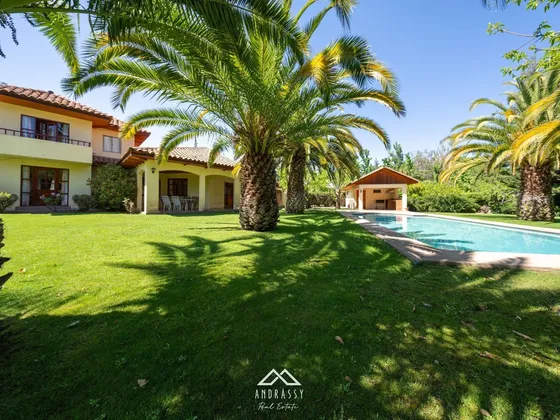 Hermosa Casa Chilena Con Piscina, Jardín Y Vistas Panorámica