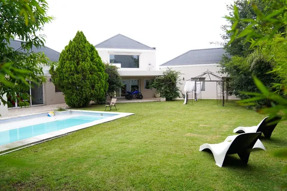 Venta Casa En Country Barrancas. Urca. 3 Dormitorios. Pileta