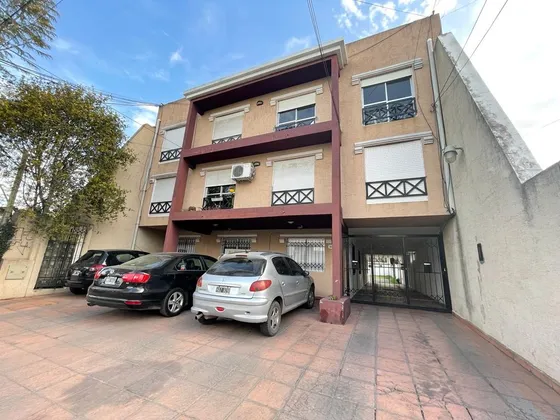 En Alquiler. Amplio Depto. 2 Amb 50m2 + Cochera. José C. Paz